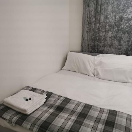 Ella'S Place Otel Luton  Dış mekan fotoğraf
