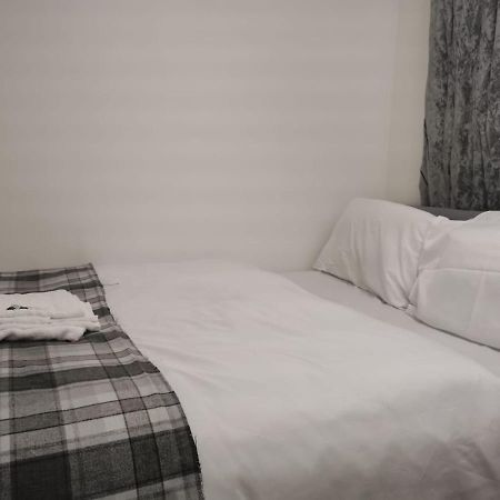 Ella'S Place Otel Luton  Dış mekan fotoğraf