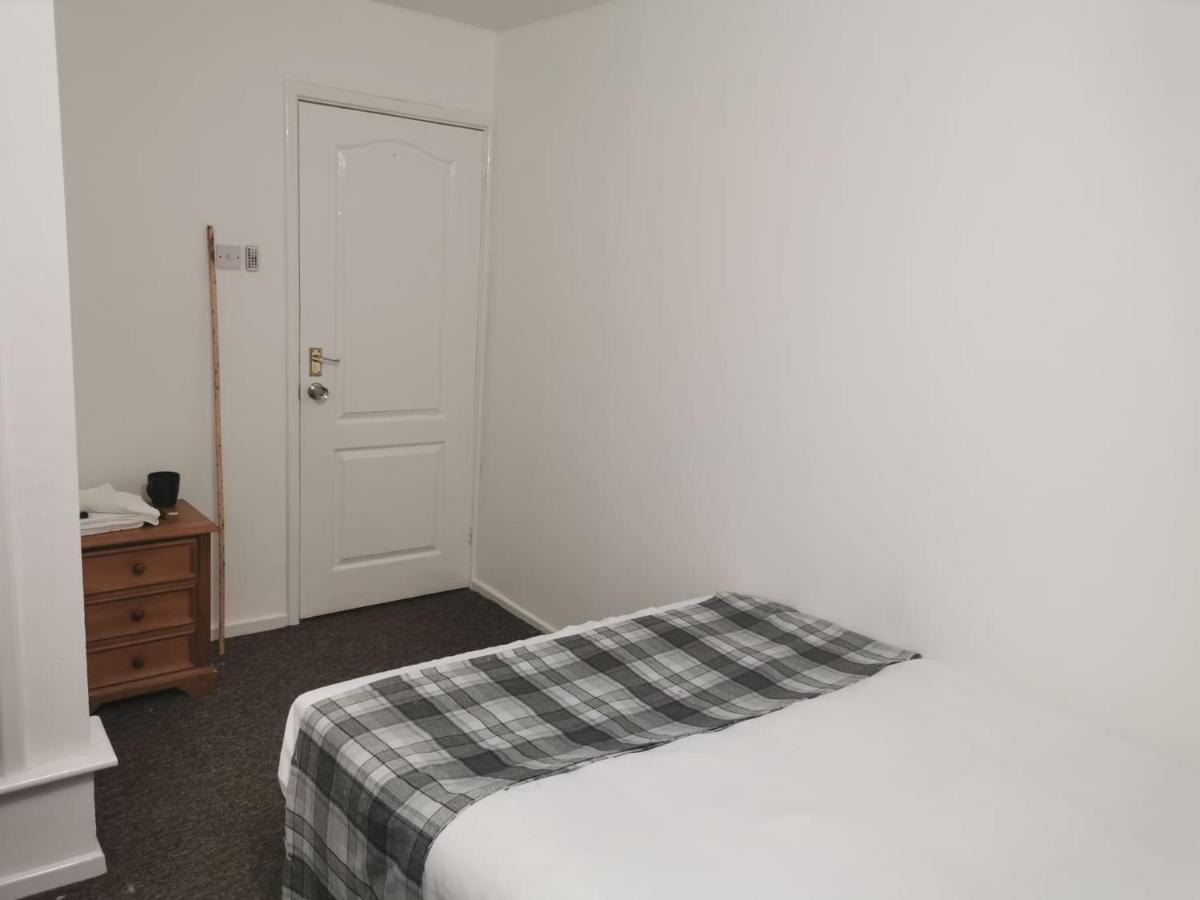 Ella'S Place Otel Luton  Dış mekan fotoğraf