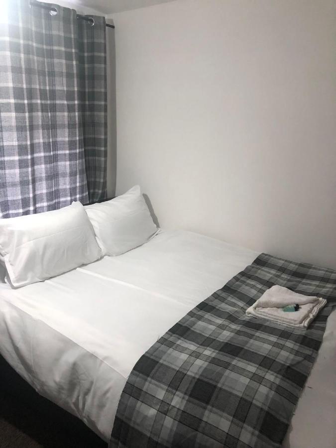 Ella'S Place Otel Luton  Dış mekan fotoğraf