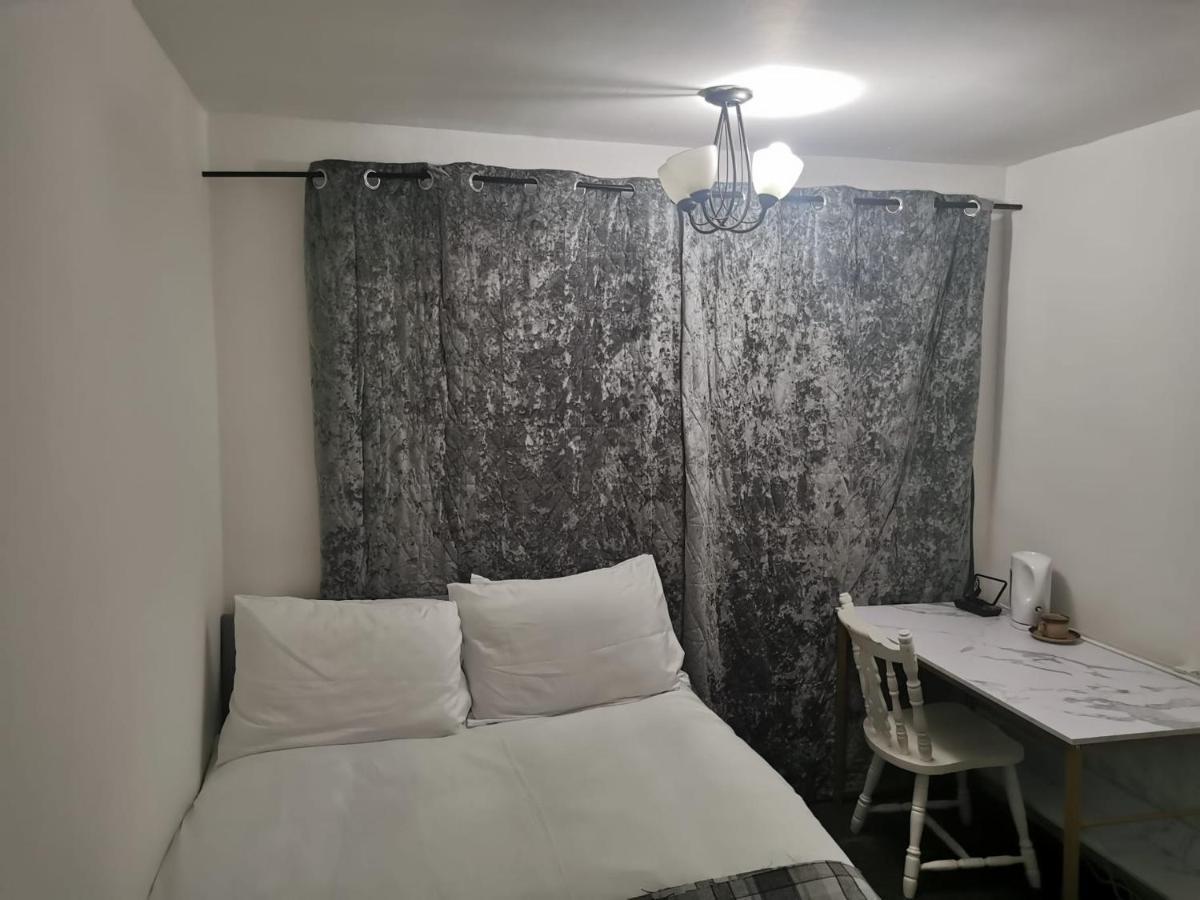 Ella'S Place Otel Luton  Dış mekan fotoğraf