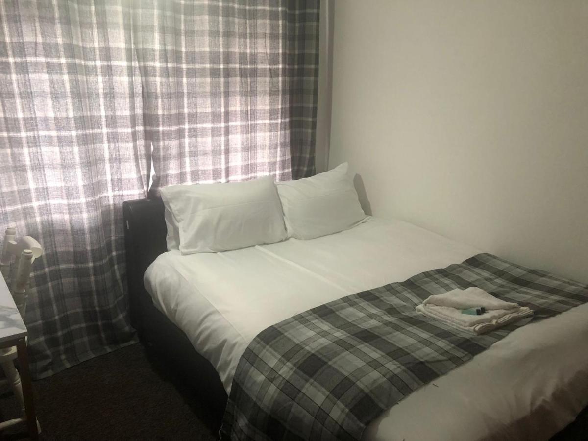 Ella'S Place Otel Luton  Dış mekan fotoğraf