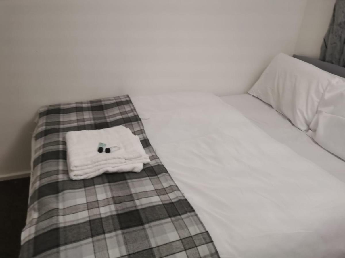 Ella'S Place Otel Luton  Dış mekan fotoğraf