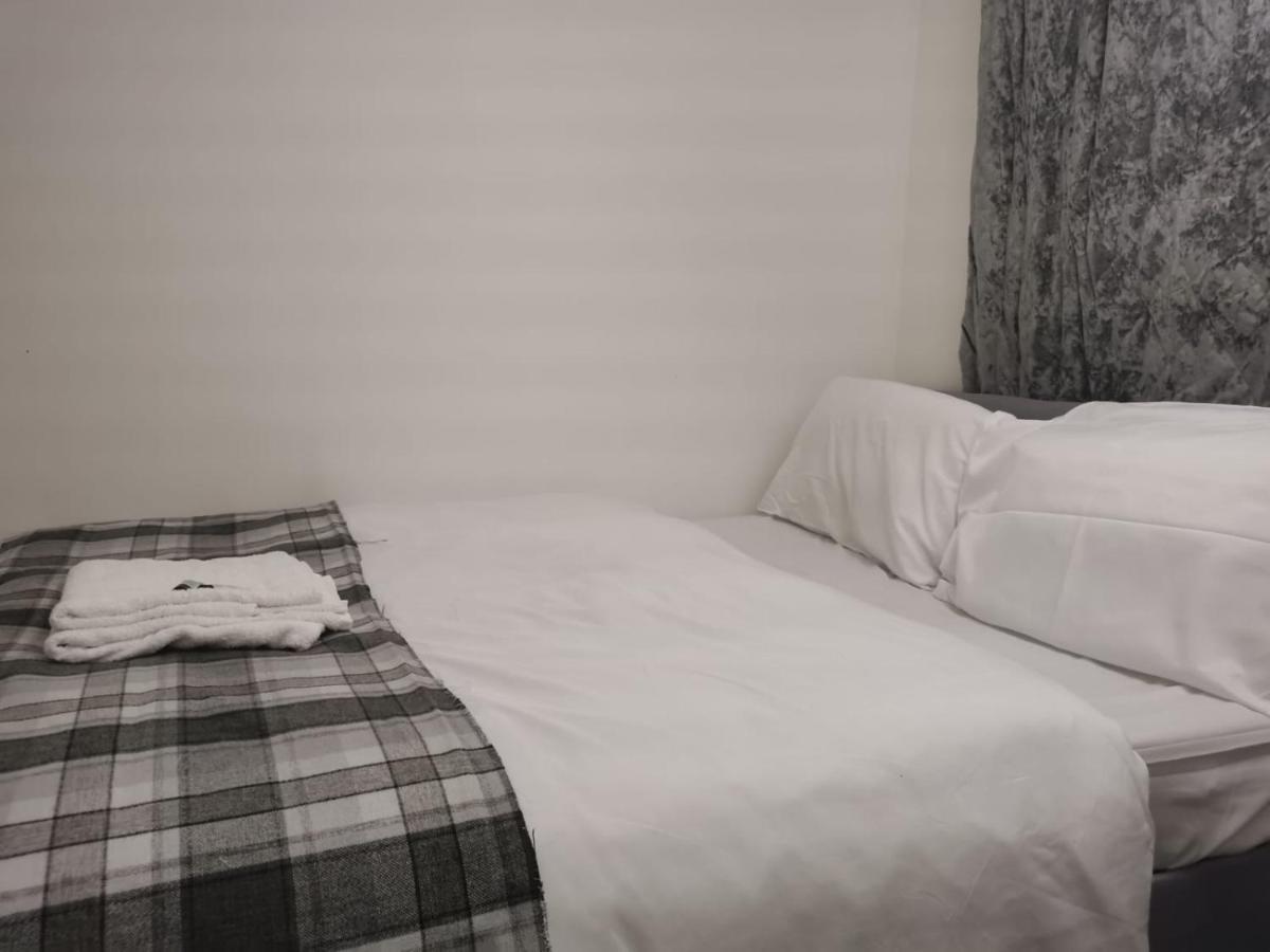 Ella'S Place Otel Luton  Dış mekan fotoğraf