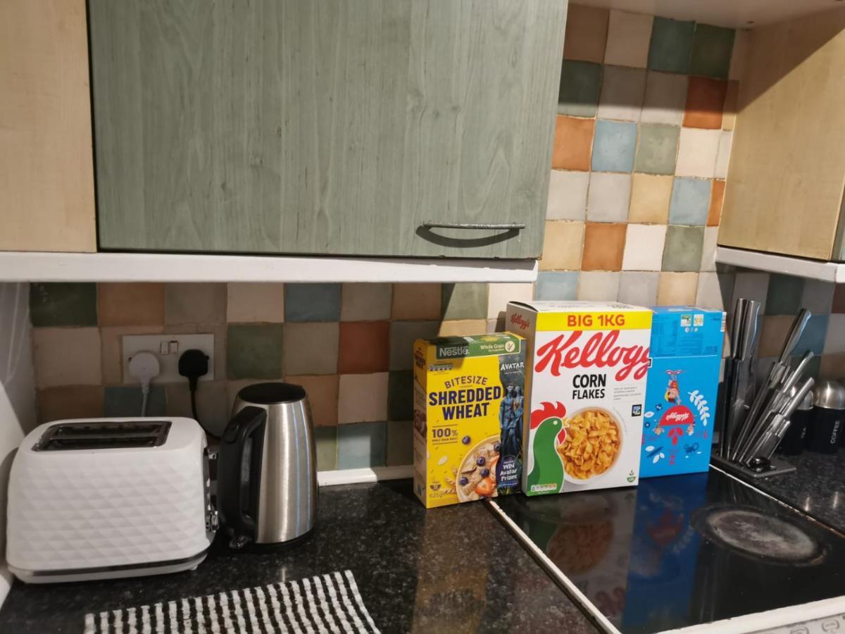 Ella'S Place Otel Luton  Dış mekan fotoğraf
