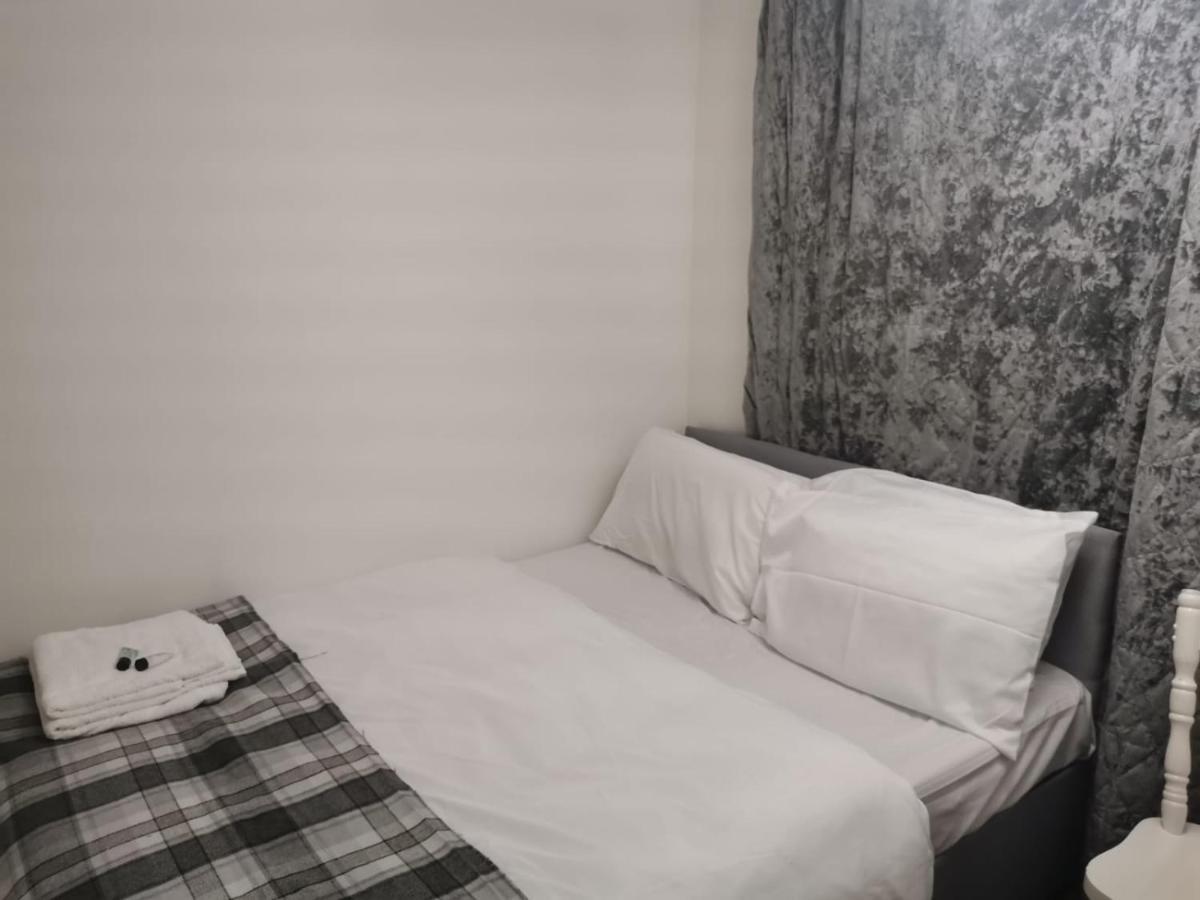 Ella'S Place Otel Luton  Dış mekan fotoğraf